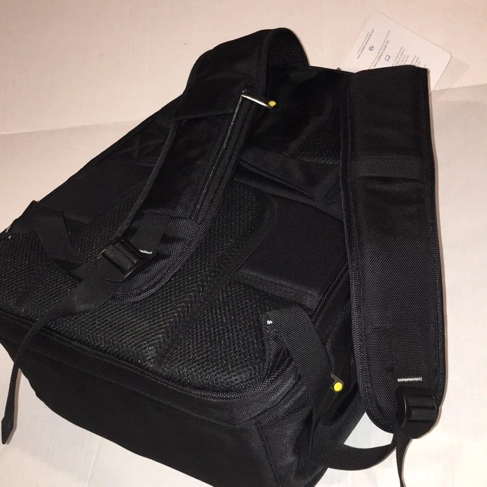 NWT Startech Travel Friendly 15.6 in backpack with accessory pouch